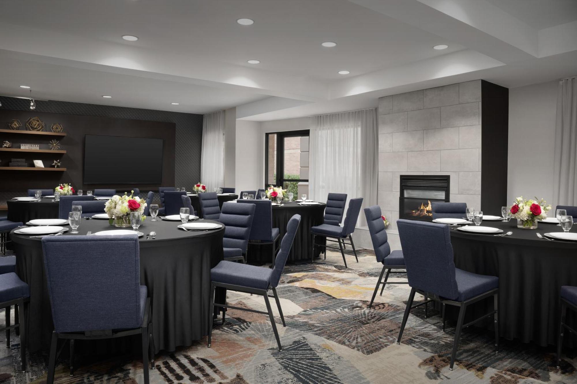 Courtyard Dallas Quorum Drive Hotel 3*