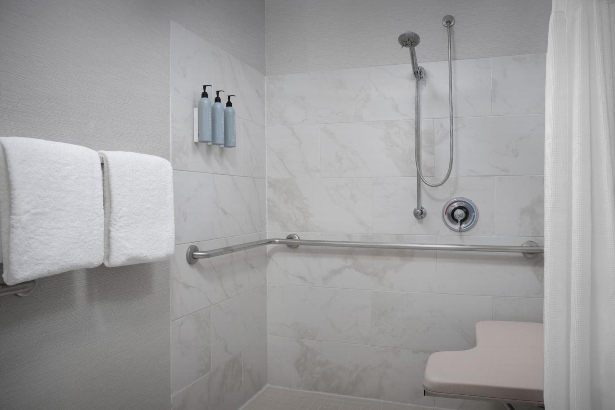 Courtyard Dallas Quorum Drive 3* Addison