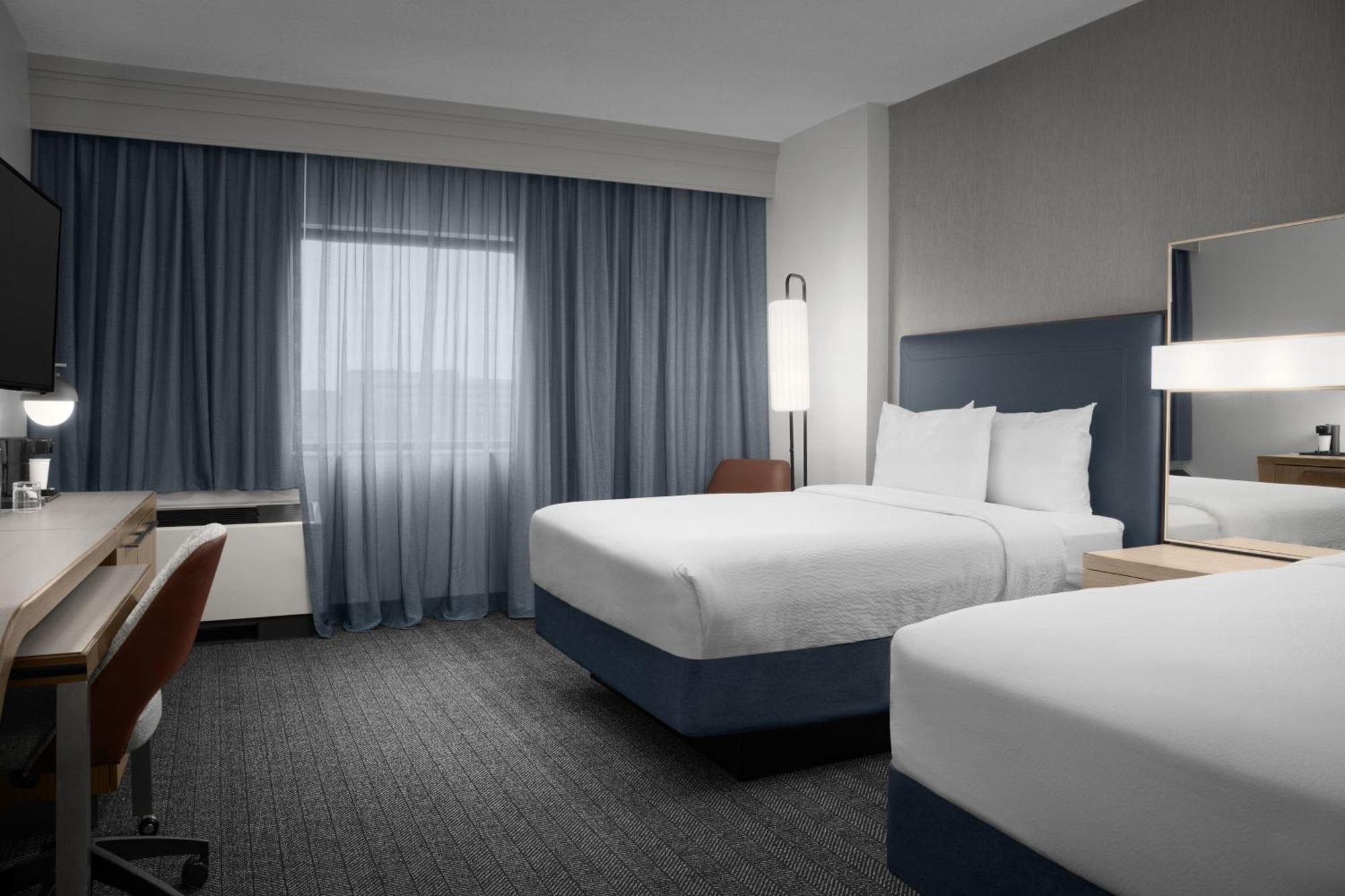 Courtyard Dallas Quorum Drive Hotel 3*