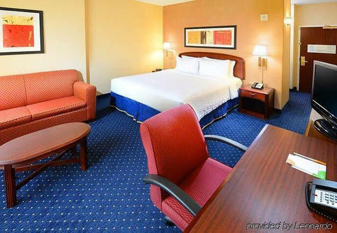Courtyard Dallas Quorum Drive Hotel 3*