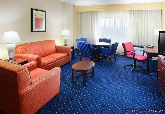 Hotel Courtyard Dallas Quorum Drive 3*