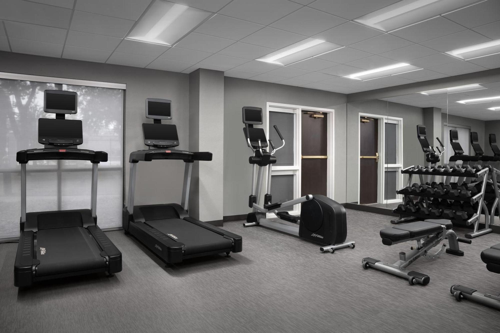 Hotel Courtyard Dallas Quorum Drive 3*