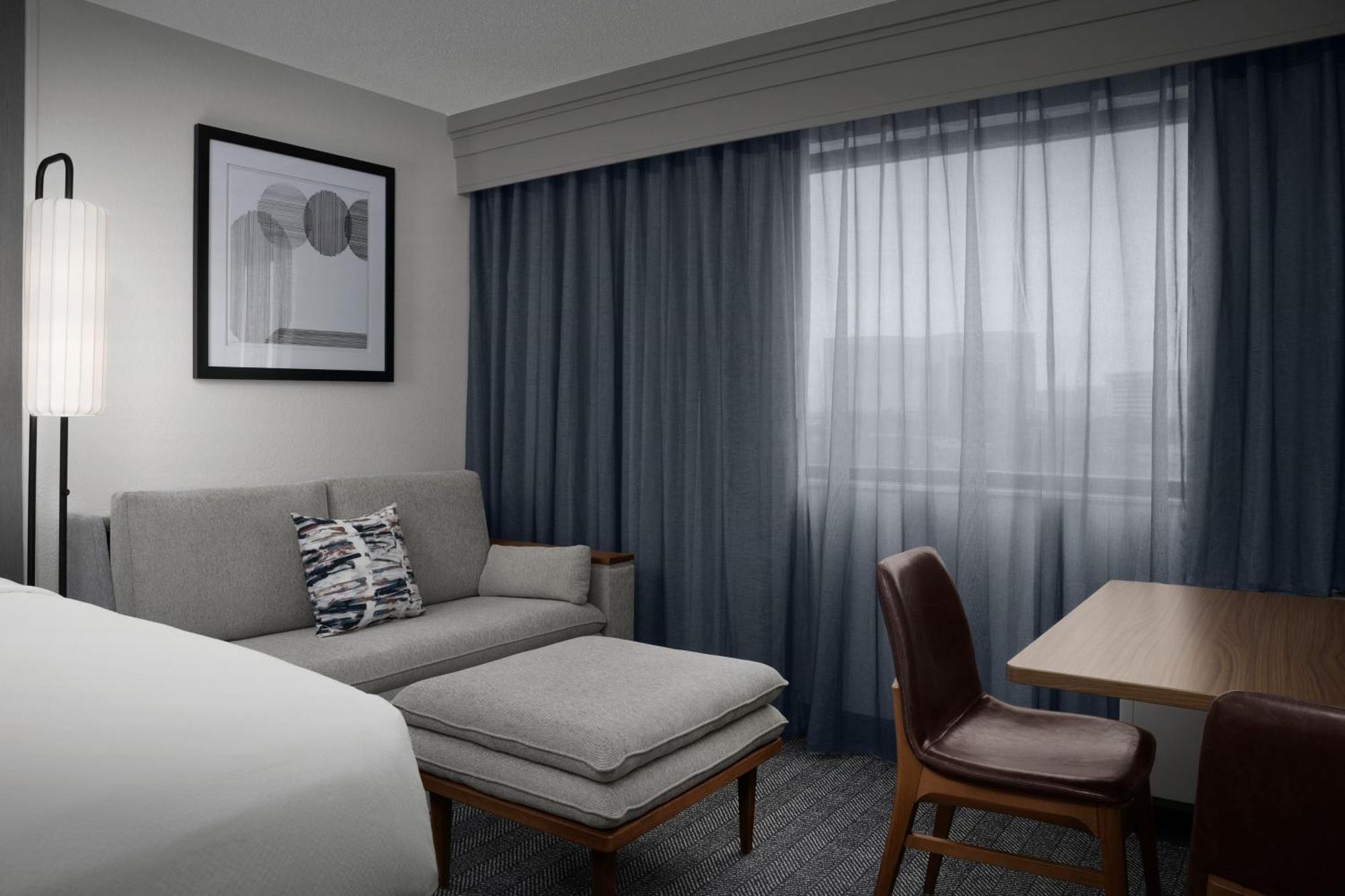 Hotel Courtyard Dallas Quorum Drive 3*