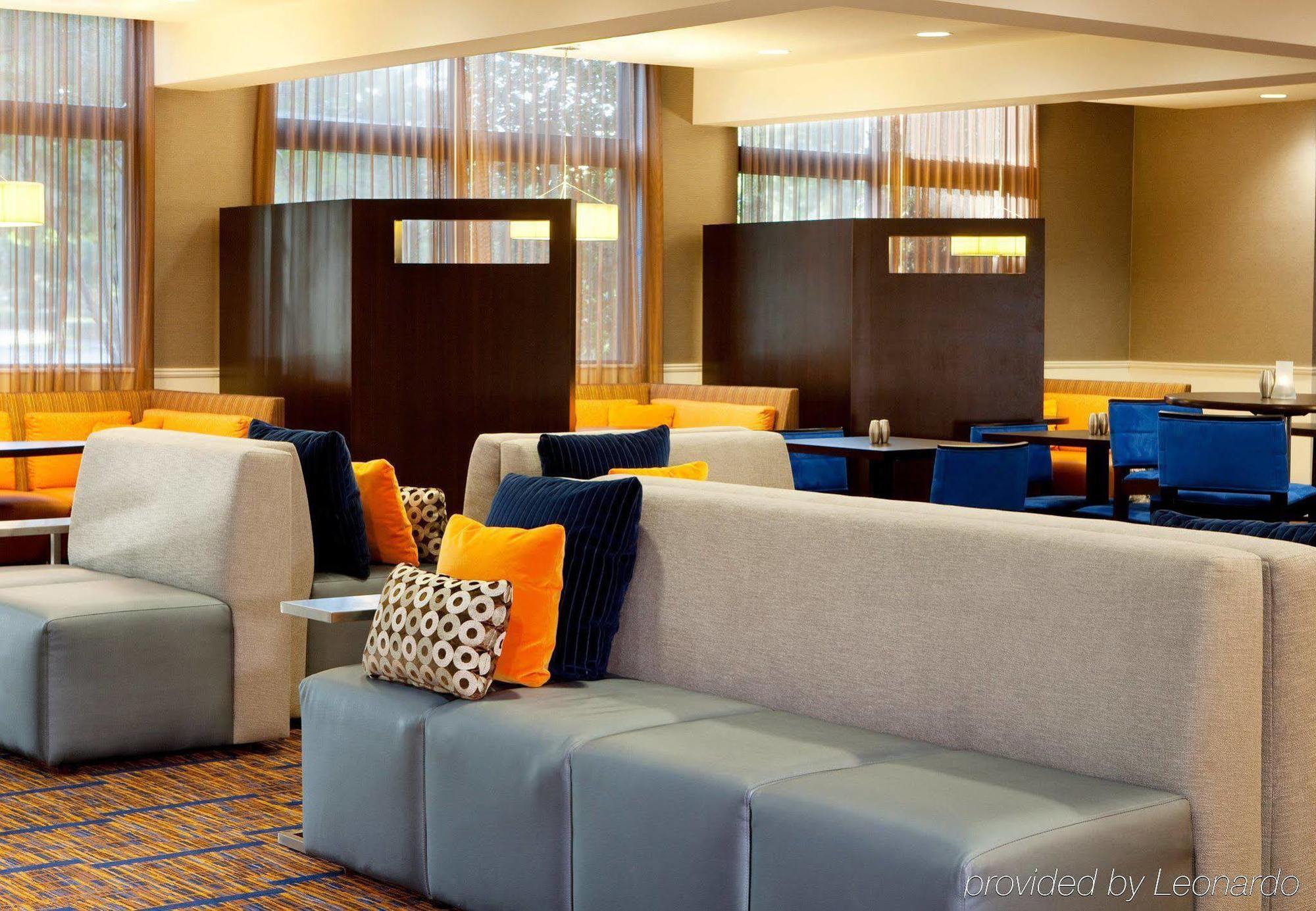 Courtyard Dallas Quorum Drive Hotel 3*